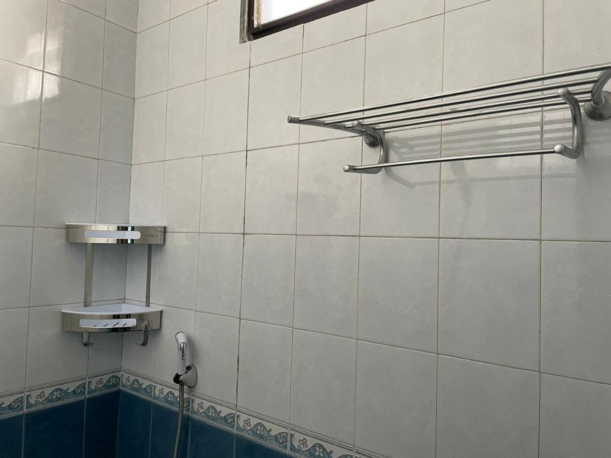 מלון Karangpilang Reddoorz Syariah @ Karang Pilang מראה חיצוני תמונה