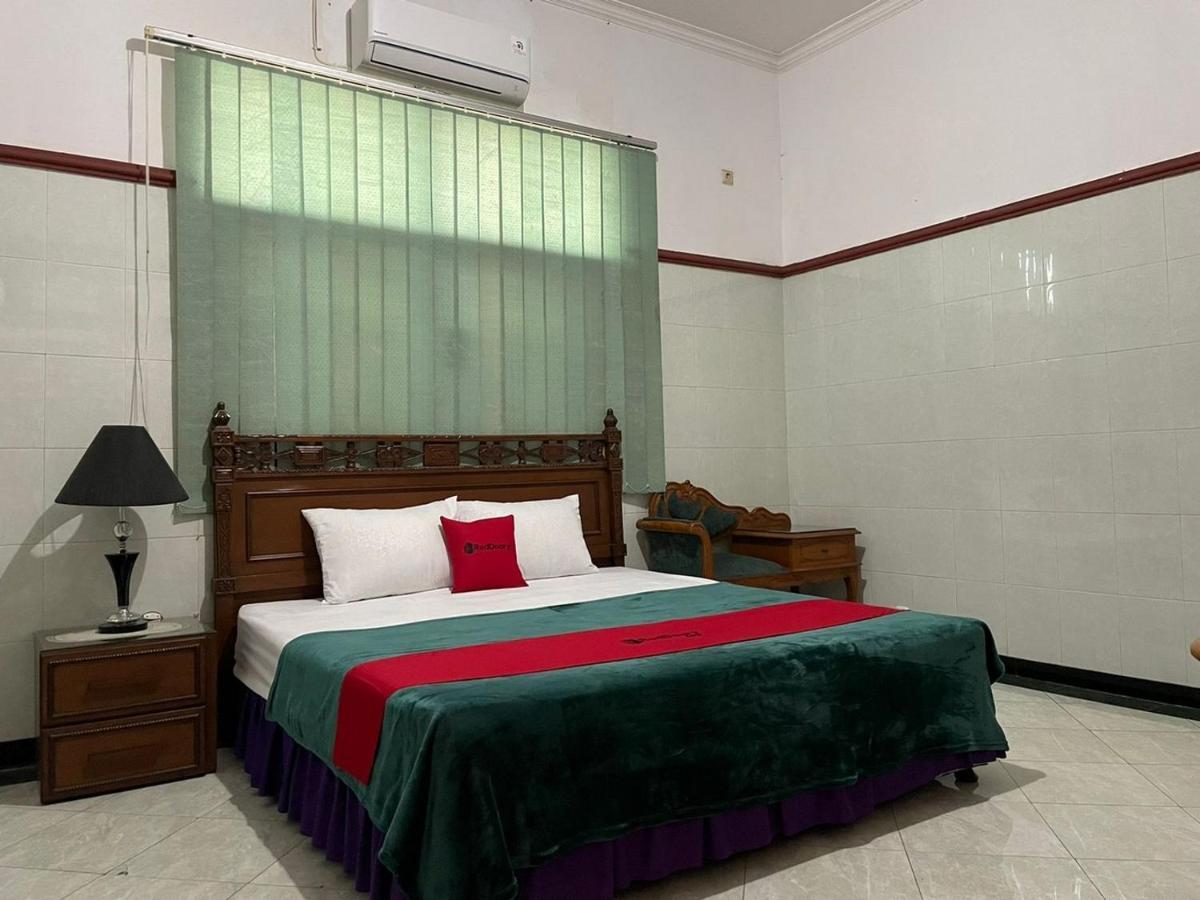 מלון Karangpilang Reddoorz Syariah @ Karang Pilang מראה חיצוני תמונה